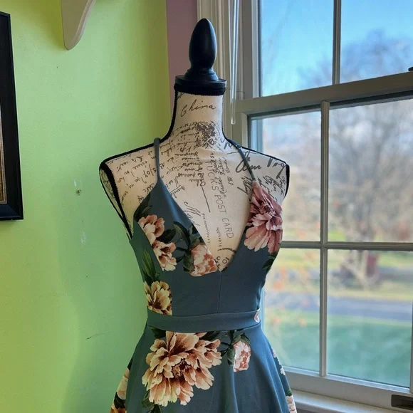 Emerald Sundae Formal Mini Dress - Picture 2 of 6